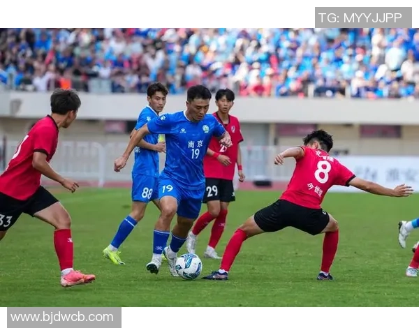 南京足球队在速度排行榜中荣获第三名引发热议与关注